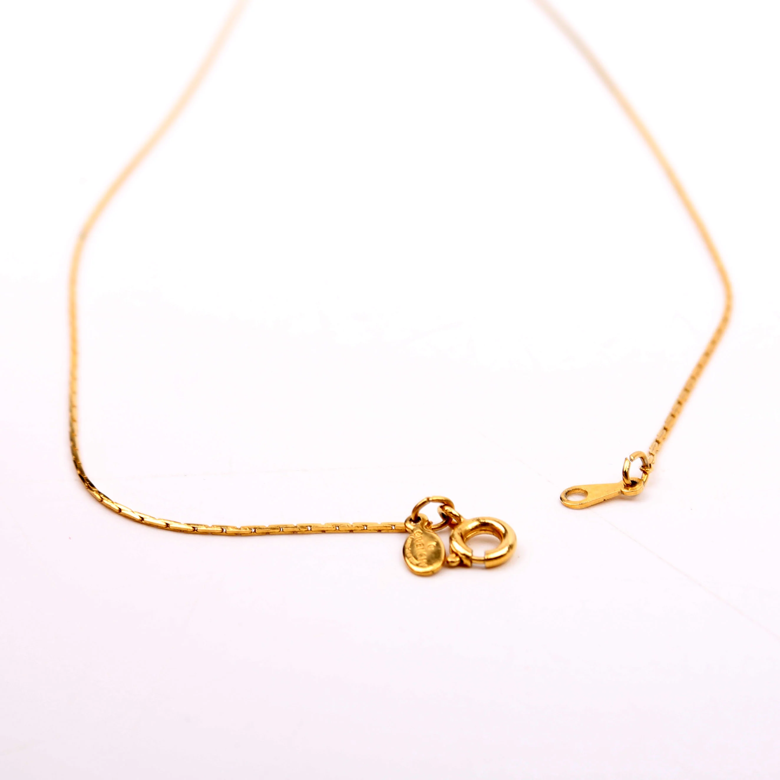 Vintage Logo Pendant Necklace Gold - Image 6
