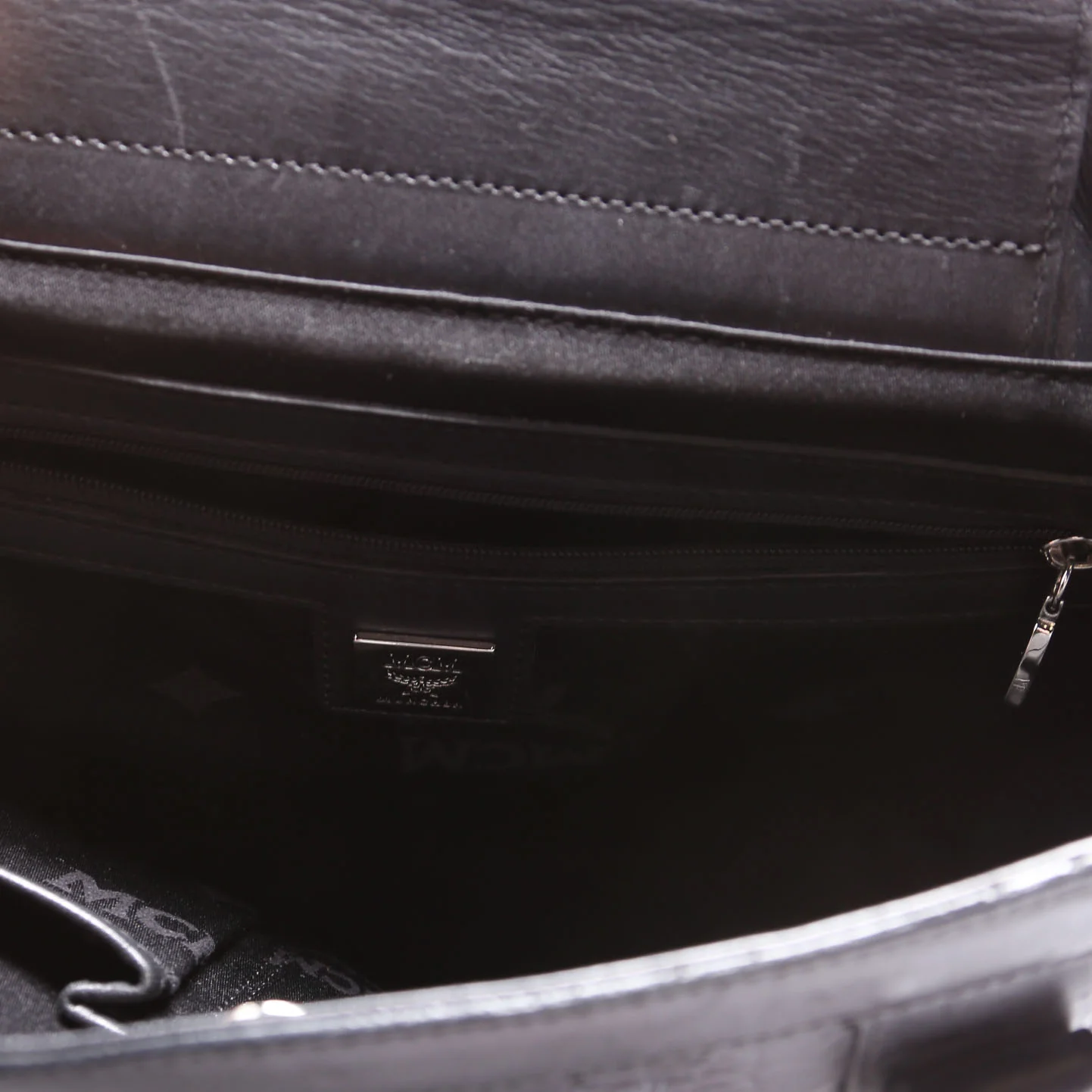 Visetos Front Pocket Tote Black - Image 11