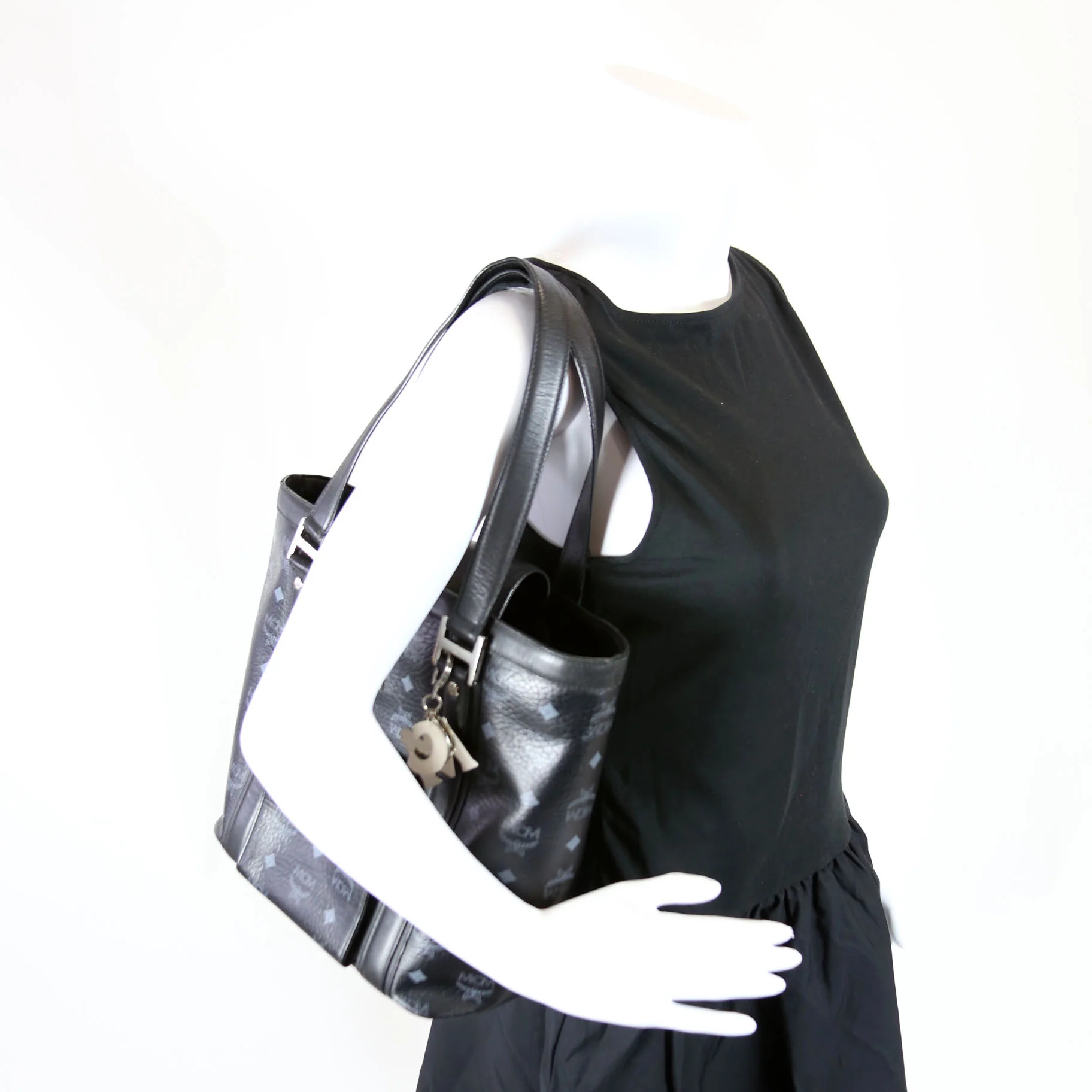 Visetos Front Pocket Tote Black - Image 12