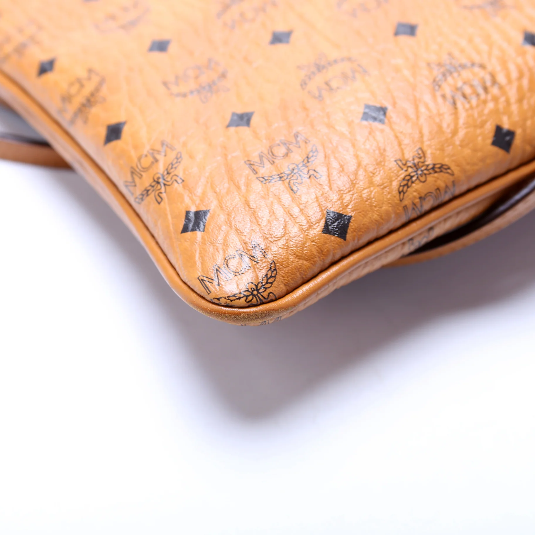 Visetos Pouch Crossbody - Image 5
