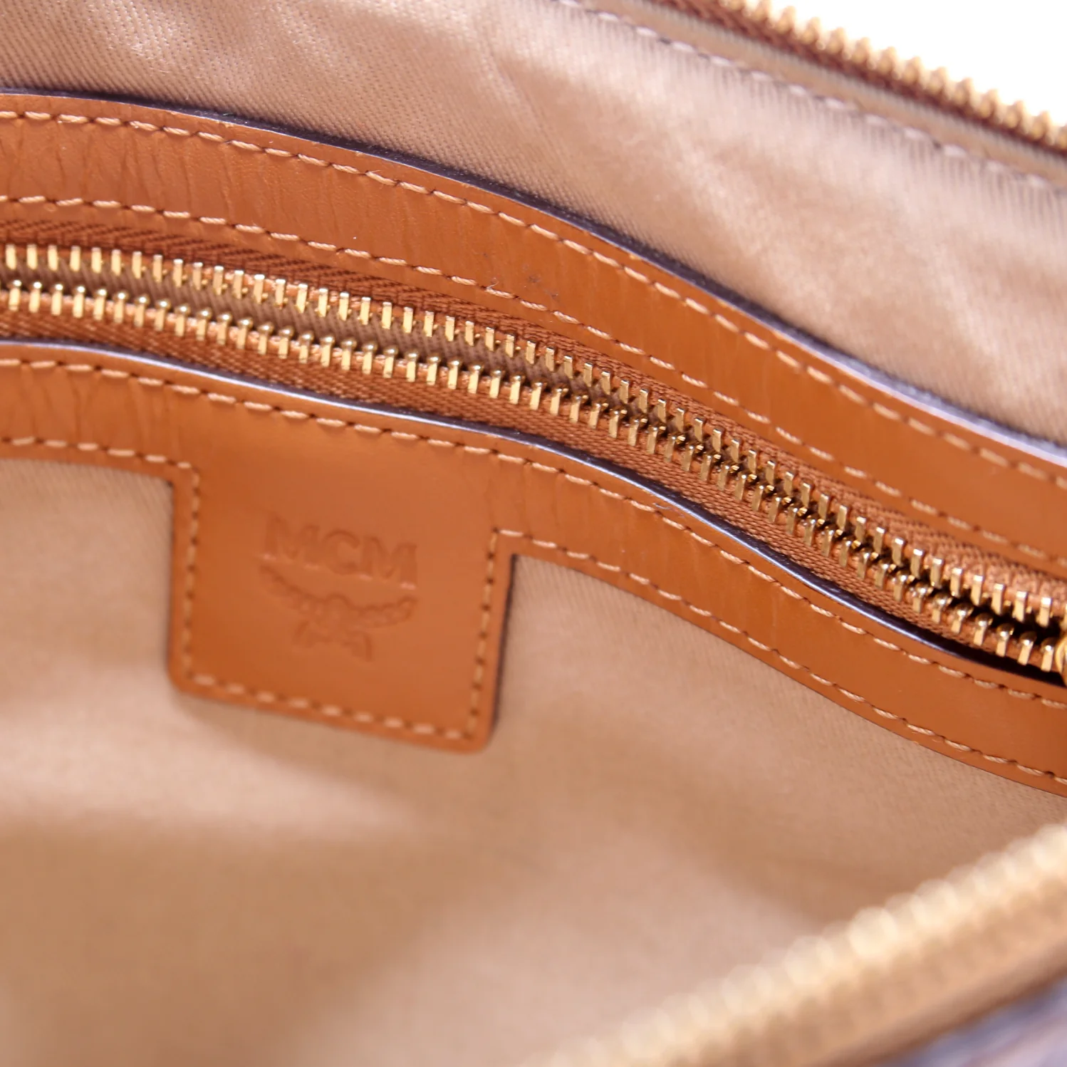 Visetos Pouch Crossbody - Image 8