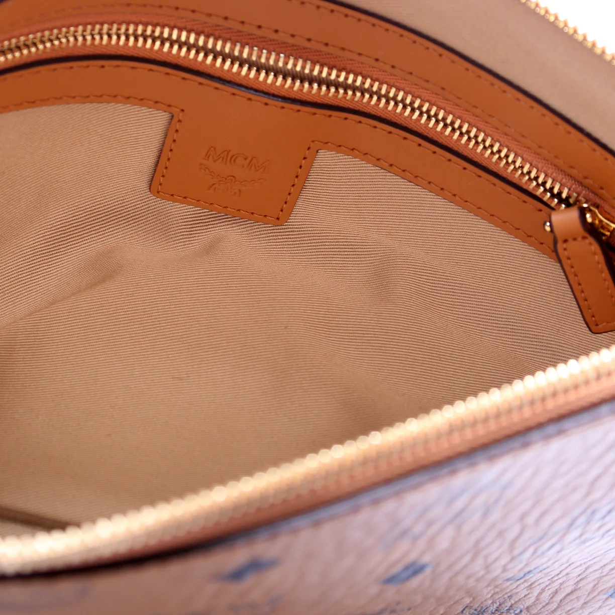 Visetos Pouch Crossbody - Image 7