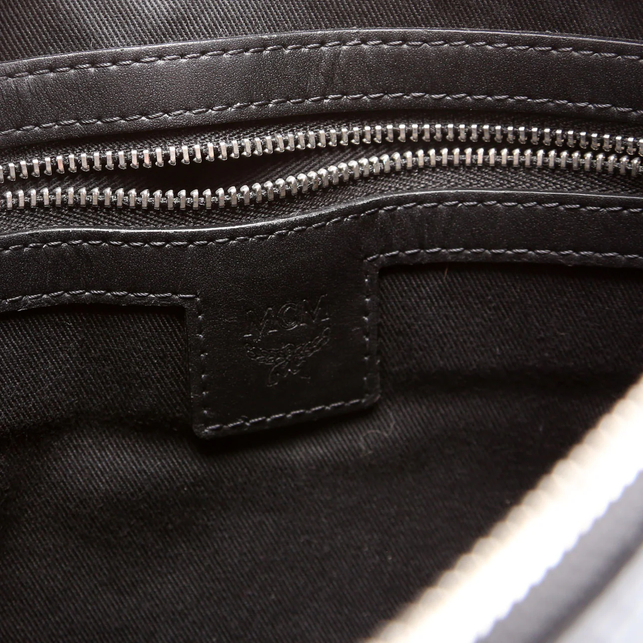 Visetos Pouch Crossbody Black - Image 8