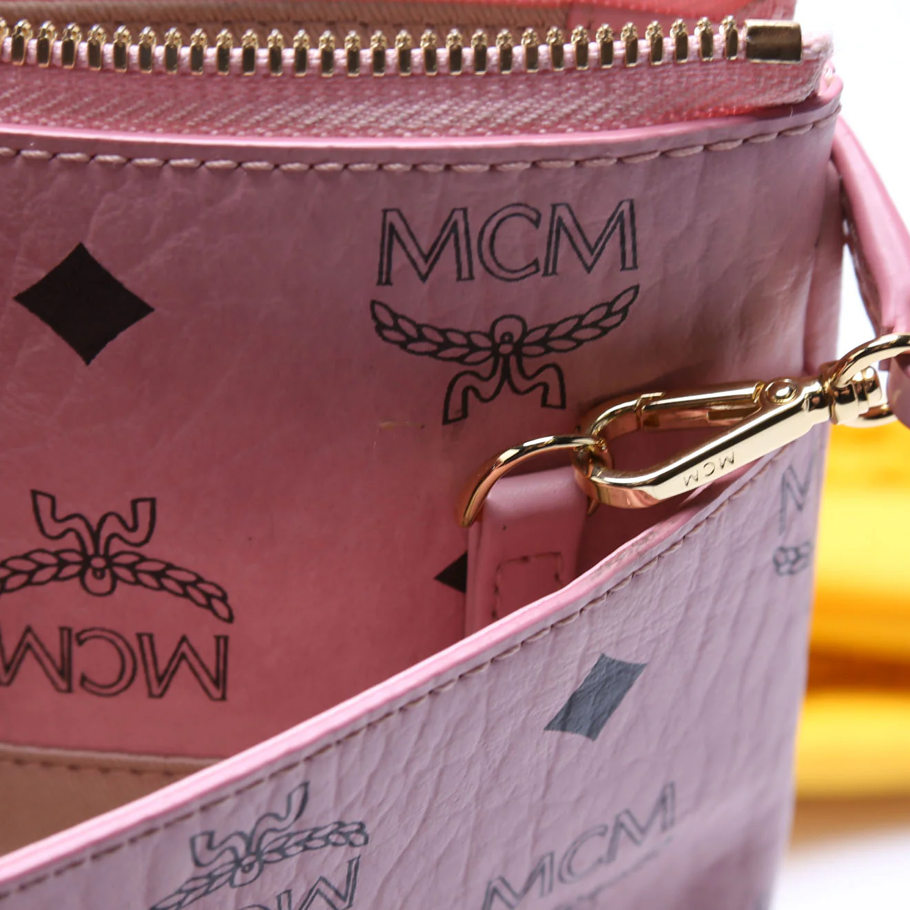 Visetos Pouch Crossbody Pink - Image 8