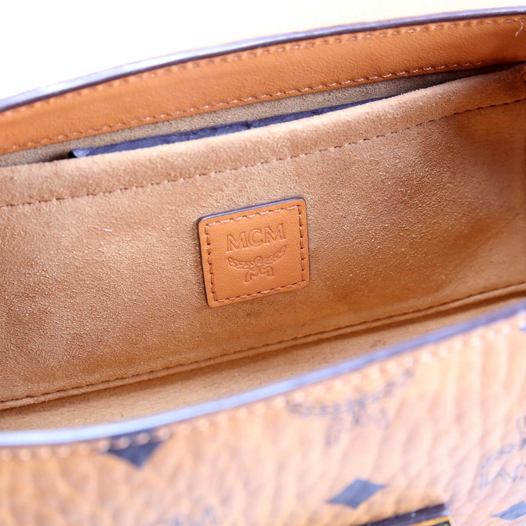 Visetos Tracy Small Crossbody Cognac - Image 10