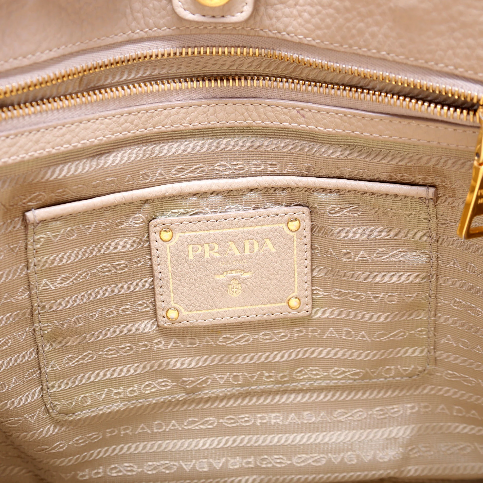 Vitello Daino Berlino Tote Beige/Gold - Image 12