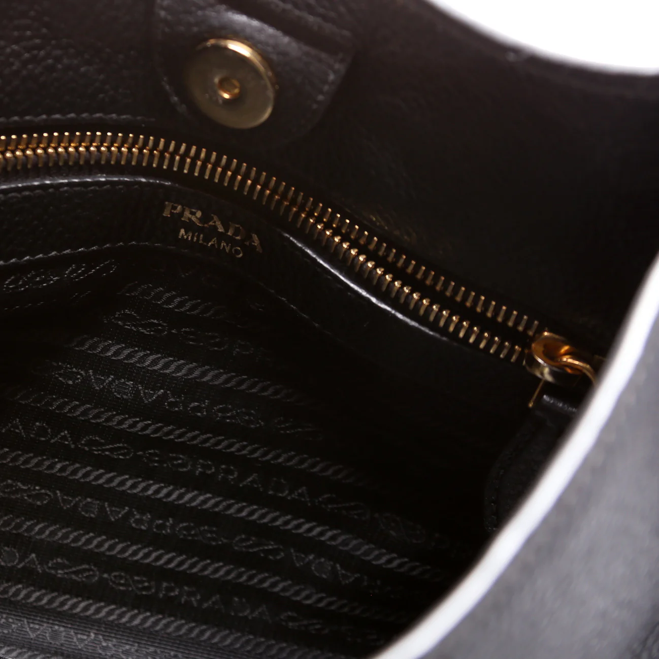 Vitello Daino Hobo Black - Image 7