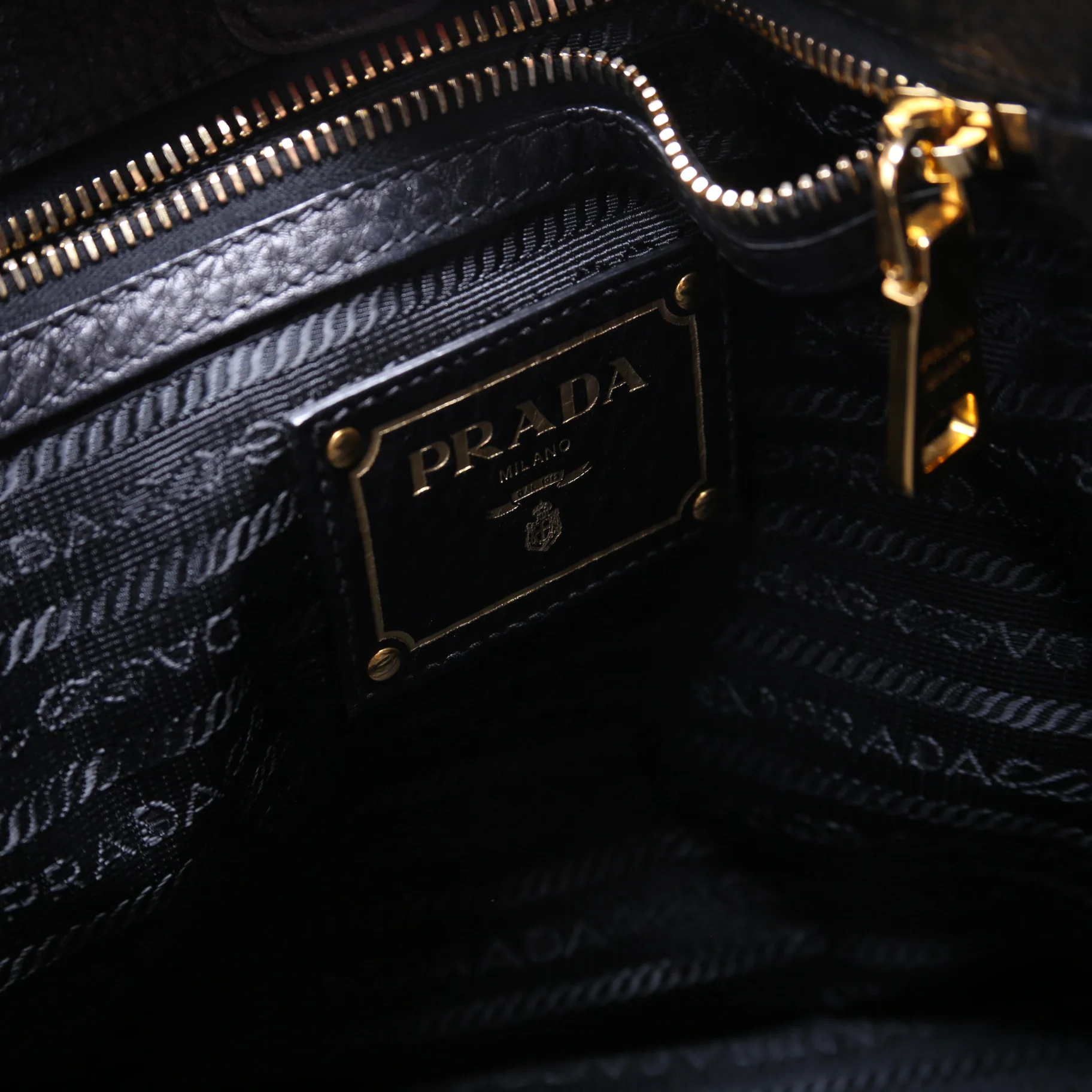 Vitello Daino Side Pocket Tote - Image 9