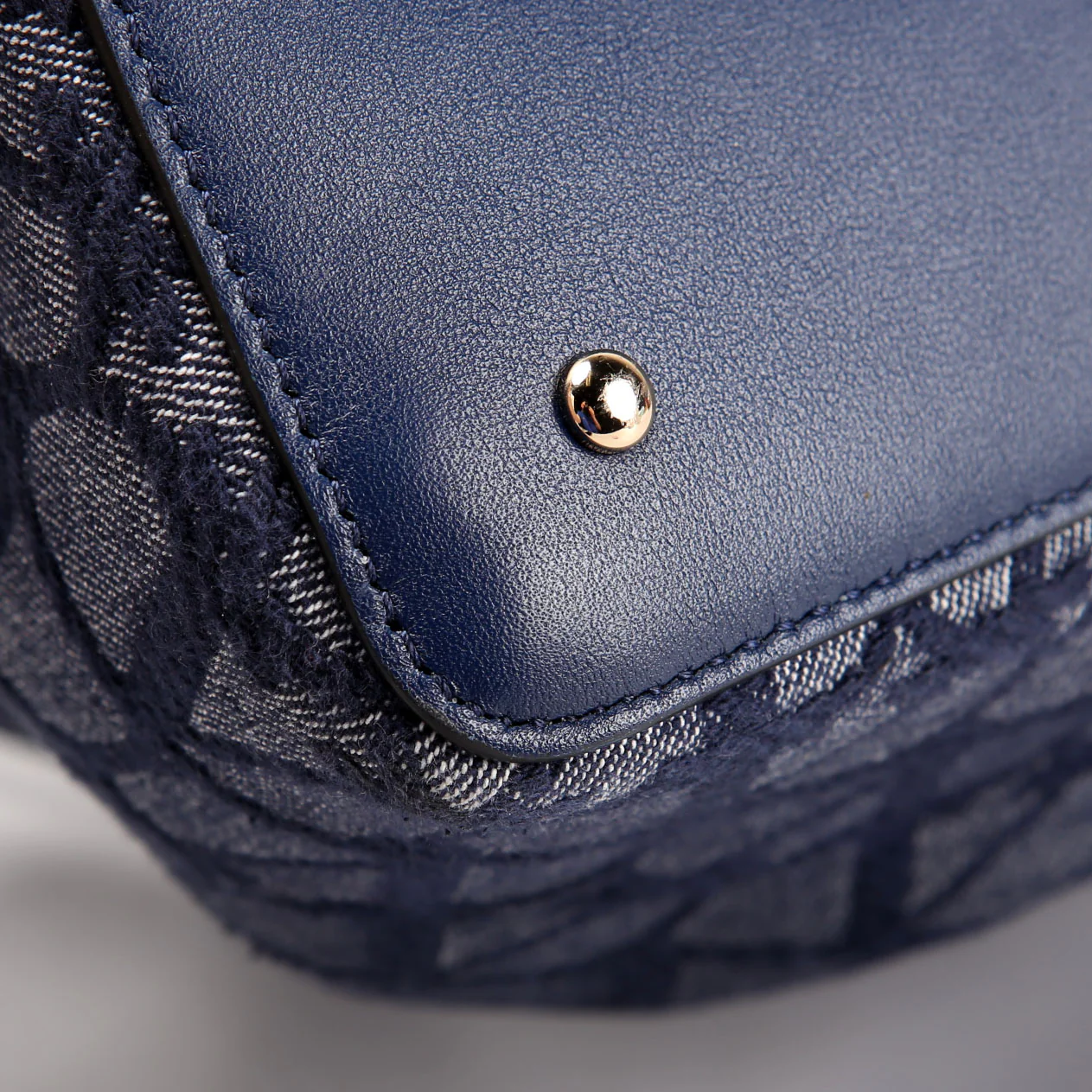 VLogo Icongraphe Denim with Pouch Navy/Denim - Image 7