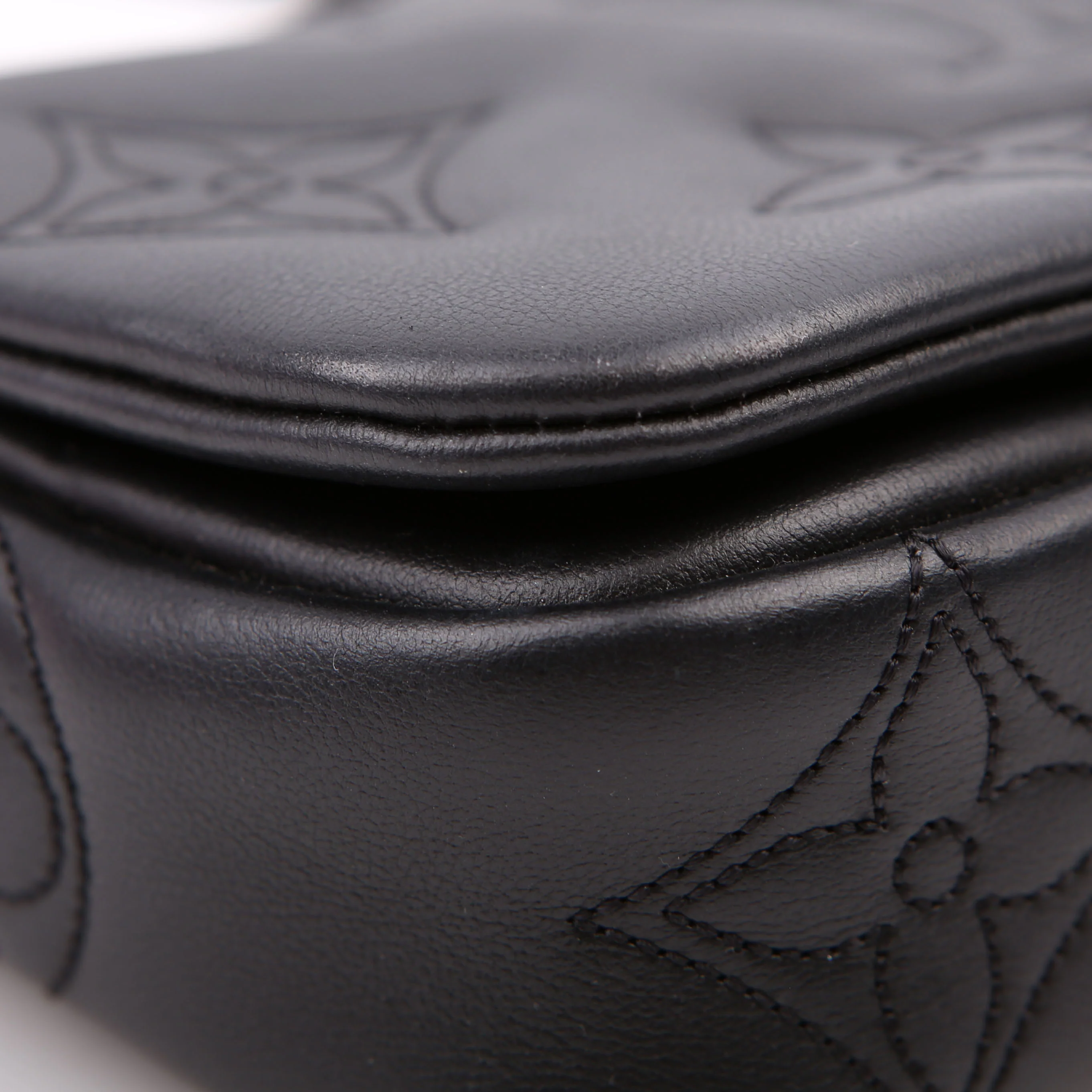 Wallet On Strap Bubblegram Black - Image 5