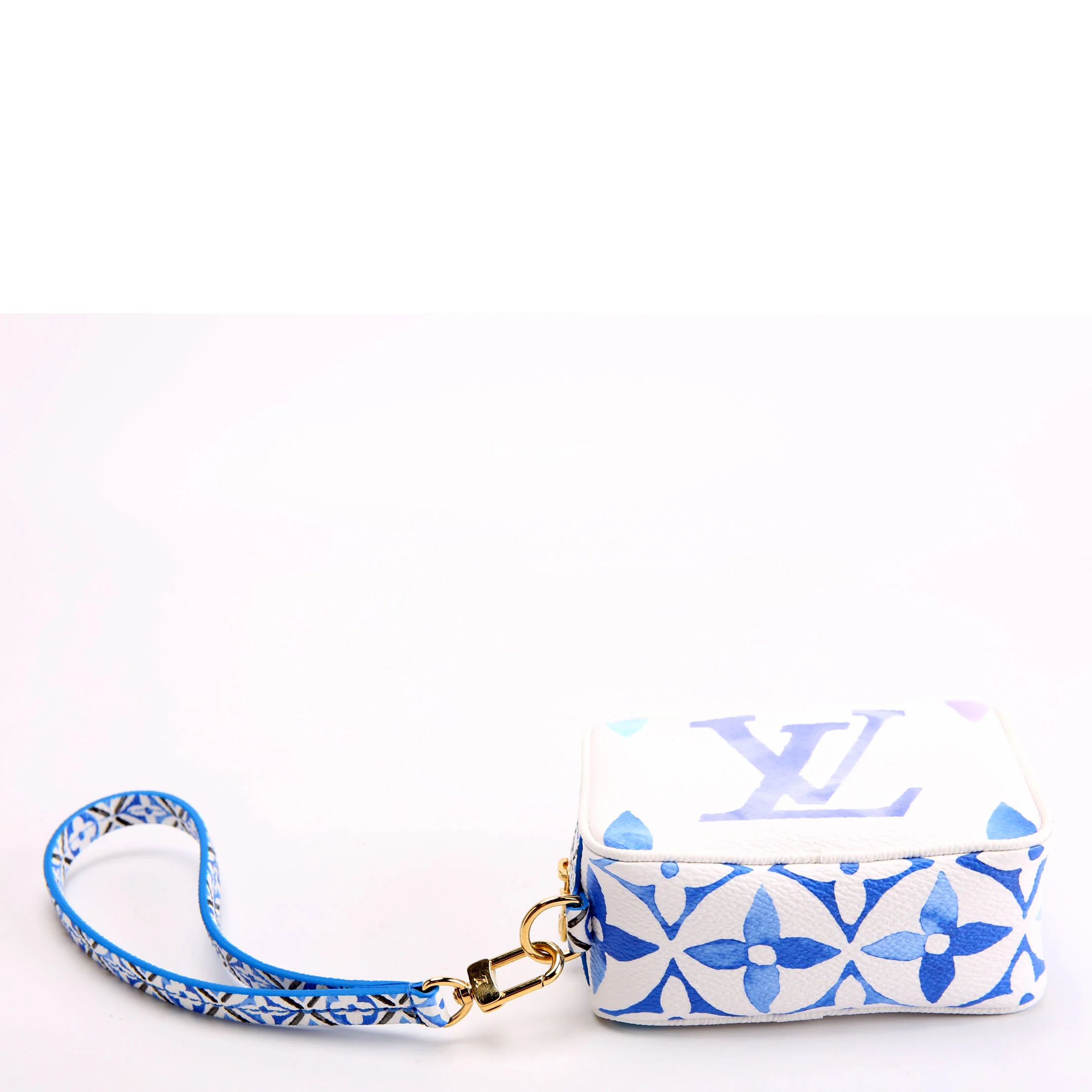Wapity Case By The Pool 2.0 Giant Monogram - Image 4