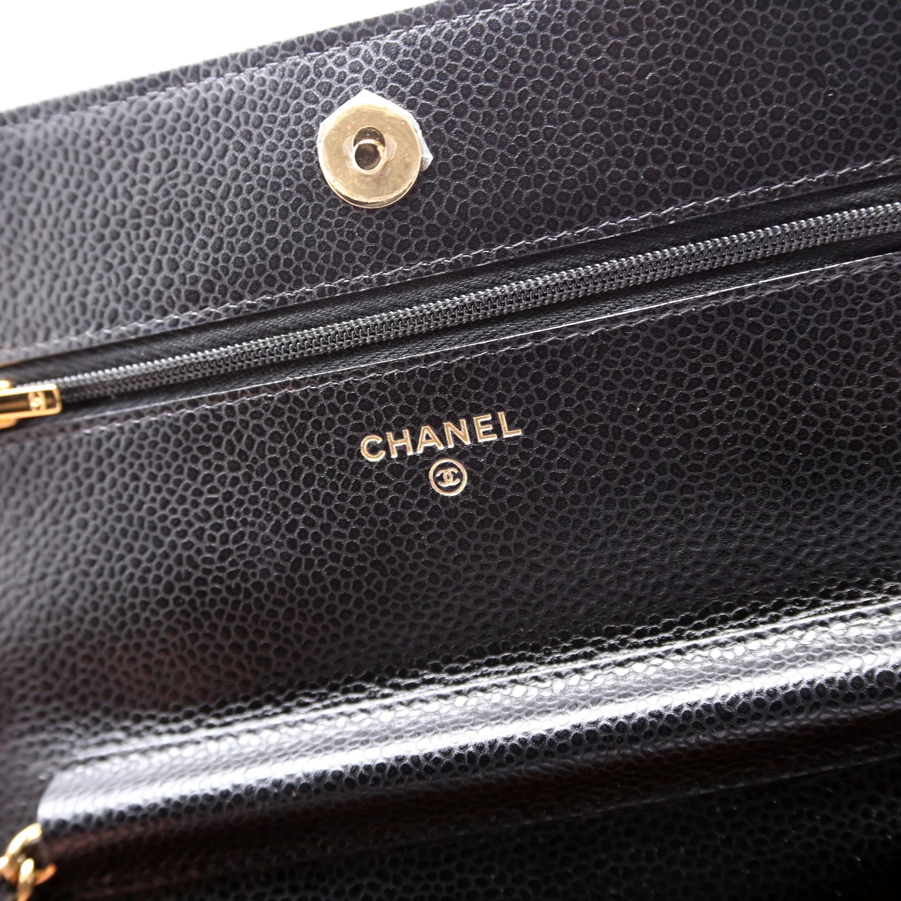 WOC Classic Quilted Caviar RFID - Image 8