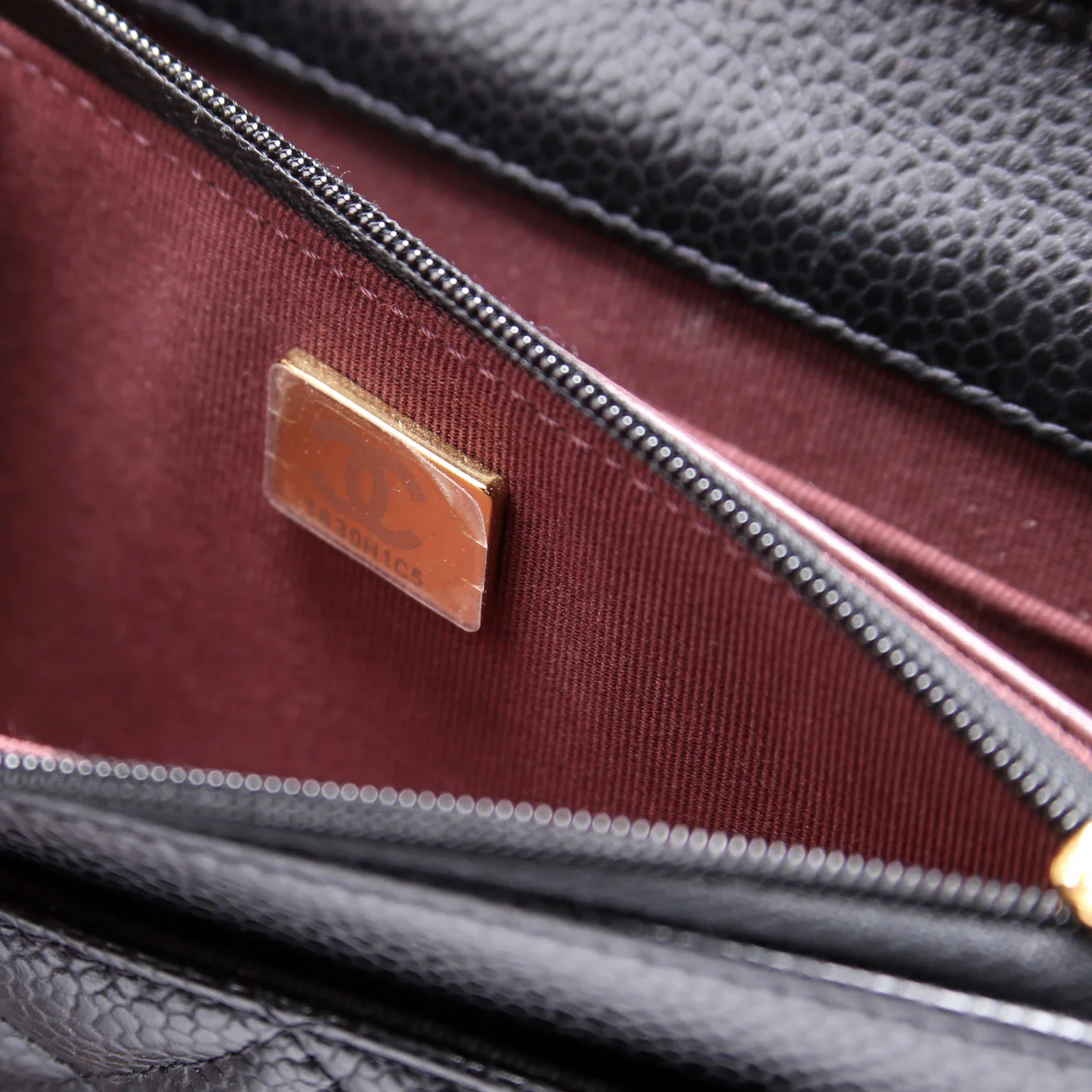 WOC Classic Quilted Caviar RFID - Image 9