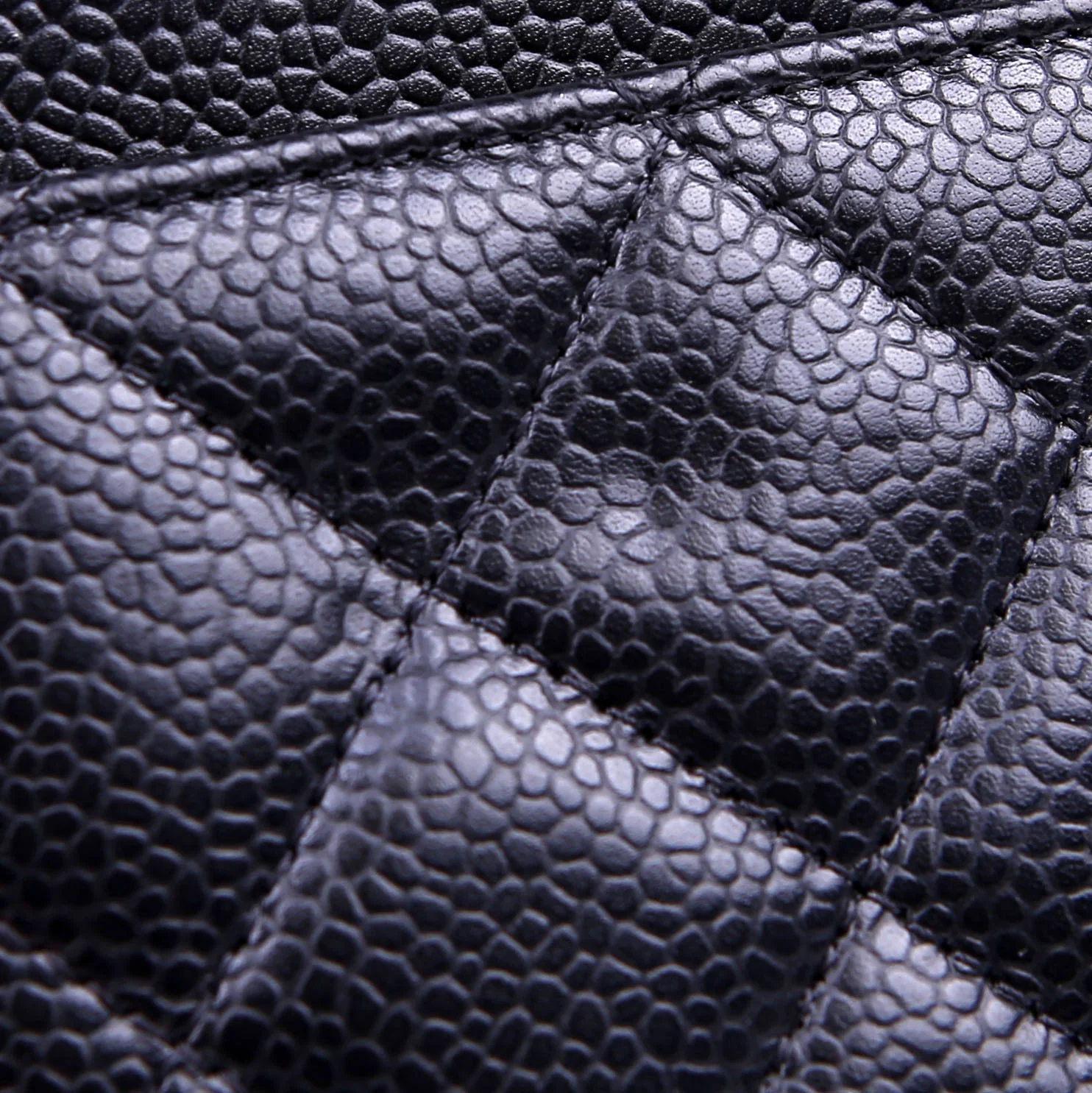 WOC Classic Quilted Caviar RFID Black - Image 12
