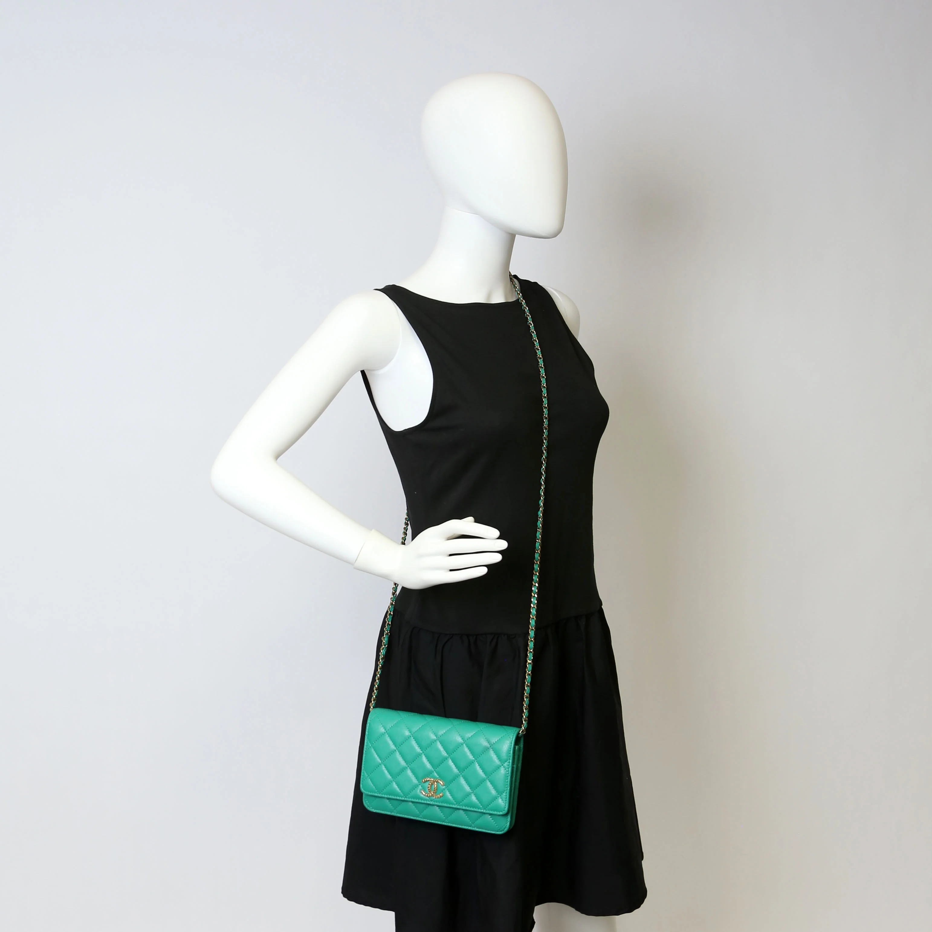 WOC Classic Quilted Caviar RFID Green - Image 12