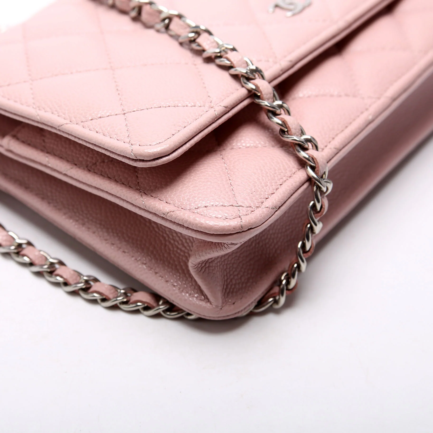 WOC Classic Quilted Caviar RFID Pink - Image 5