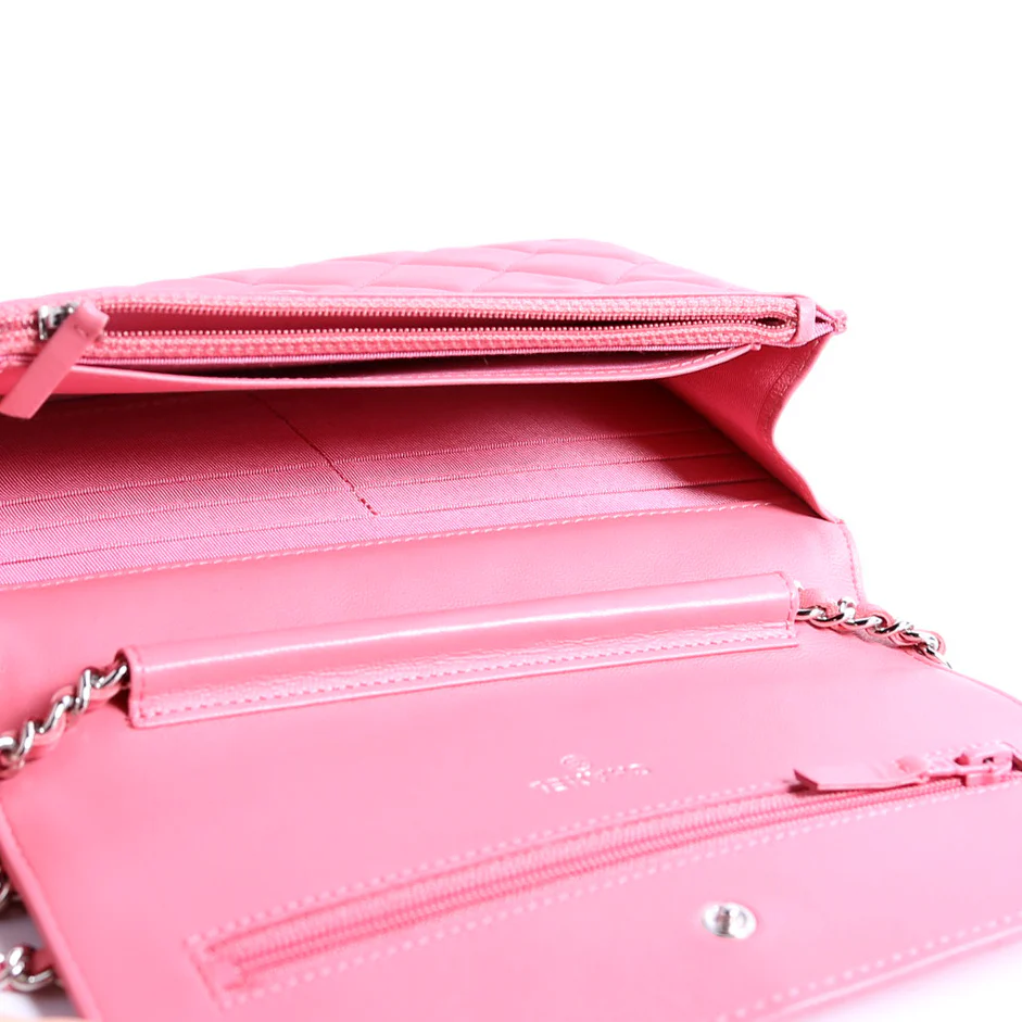 WOC Classic Quilted Lambskin Pink - Image 10