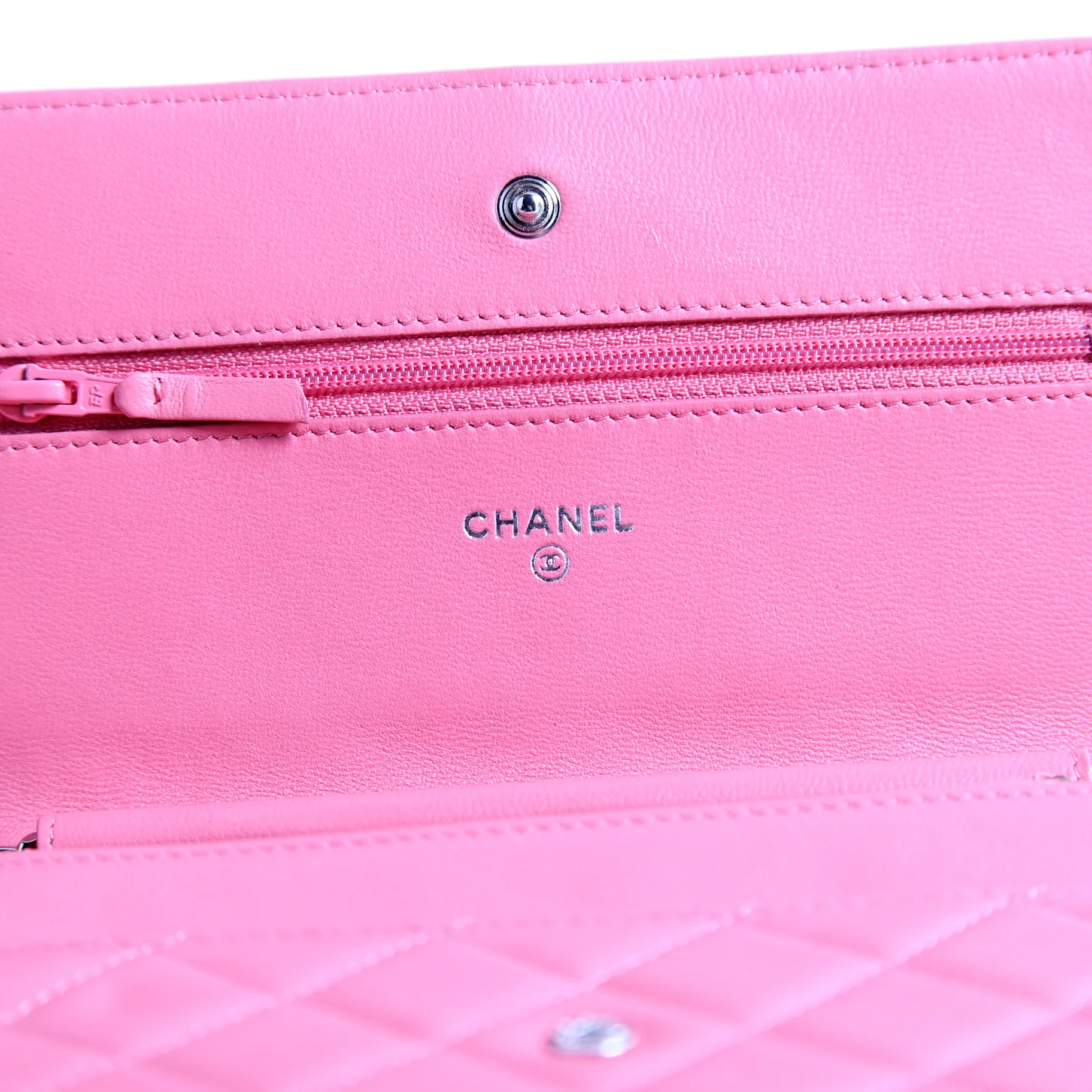 WOC Classic Quilted Lambskin Pink - Image 11
