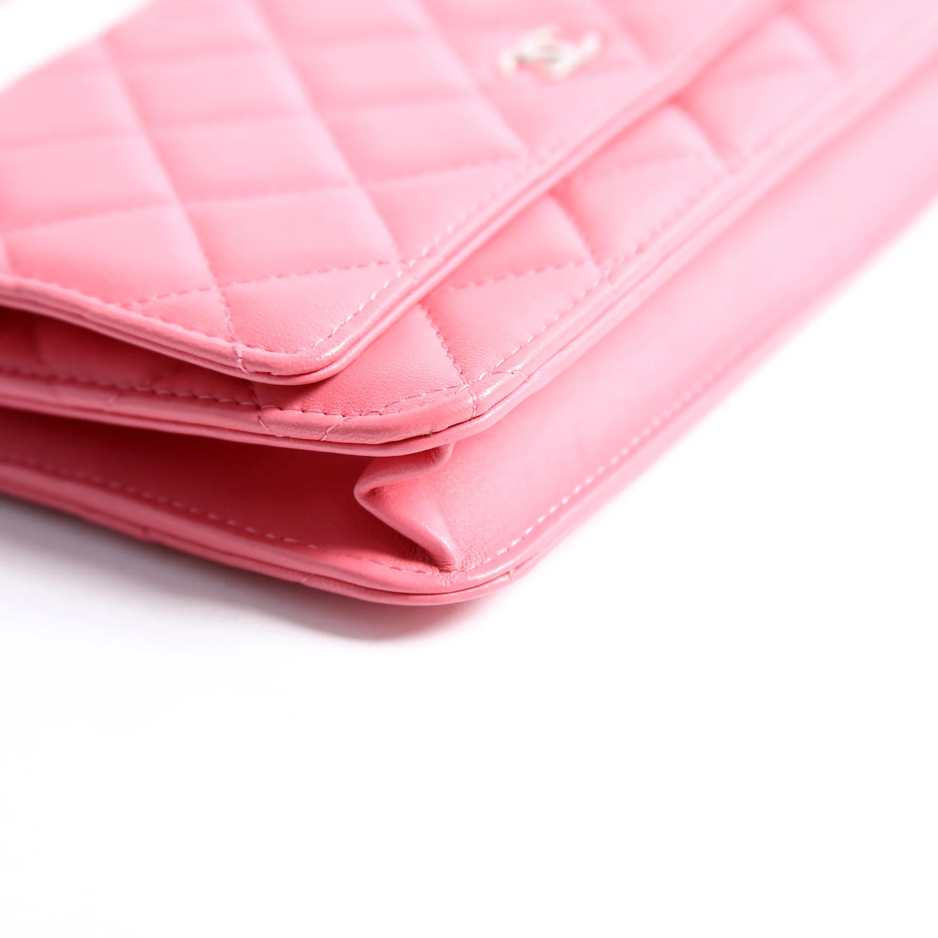 WOC Classic Quilted Lambskin Pink - Image 6