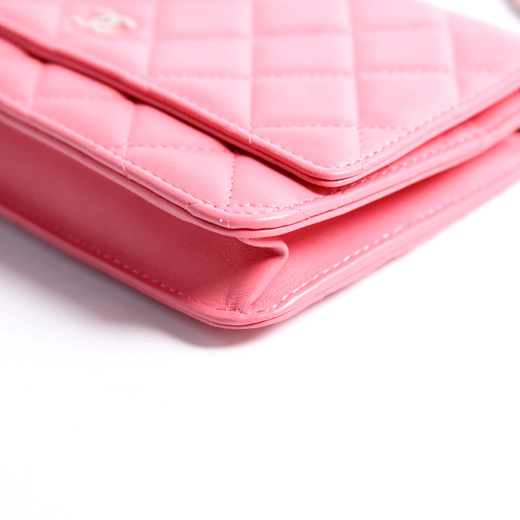 WOC Classic Quilted Lambskin Pink - Image 7