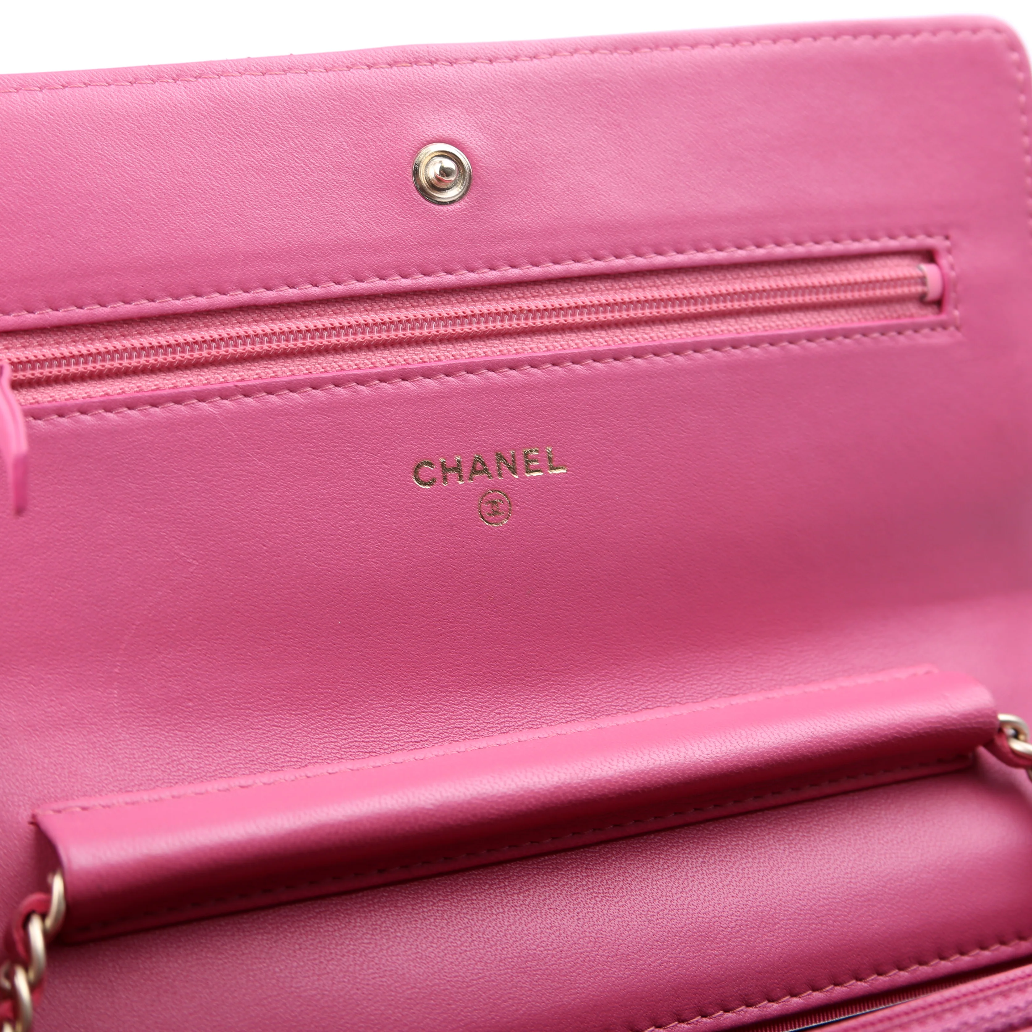 WOC Classic Quilted Lambskin Pink - Image 12