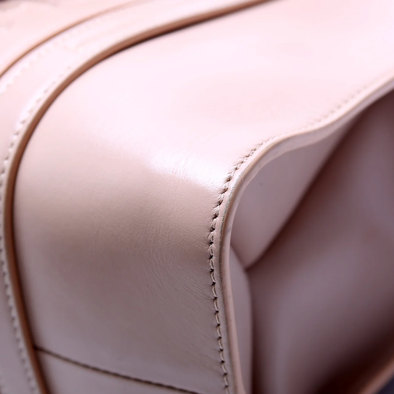Woody Medium Leather Tote Pink - Image 6