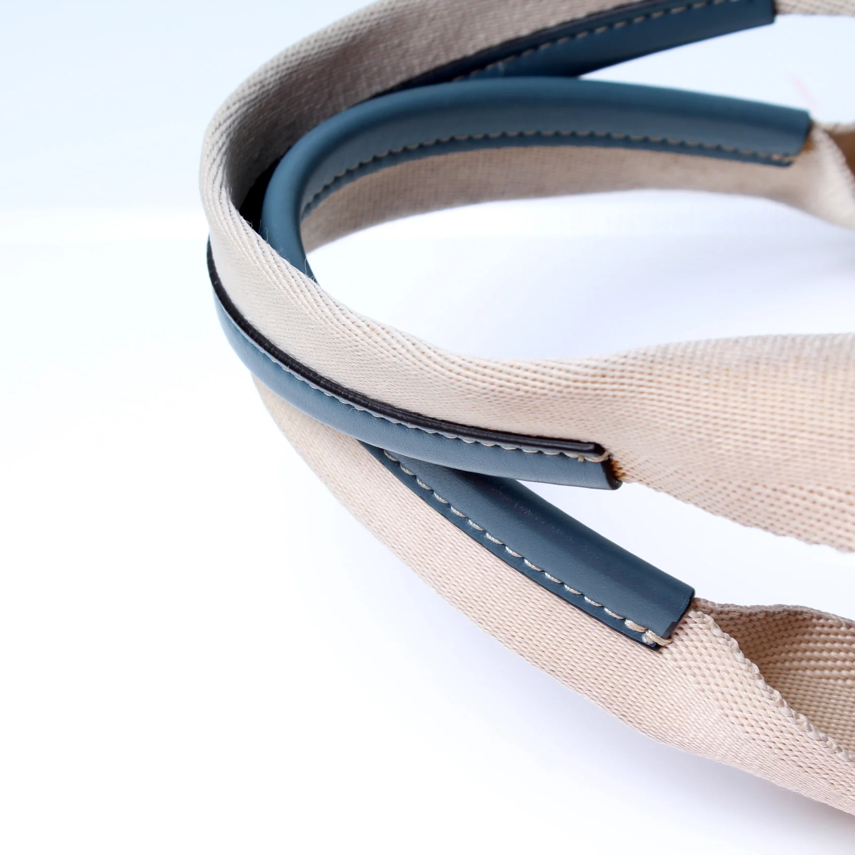 Woody Ribbon Tote Medium - Image 8