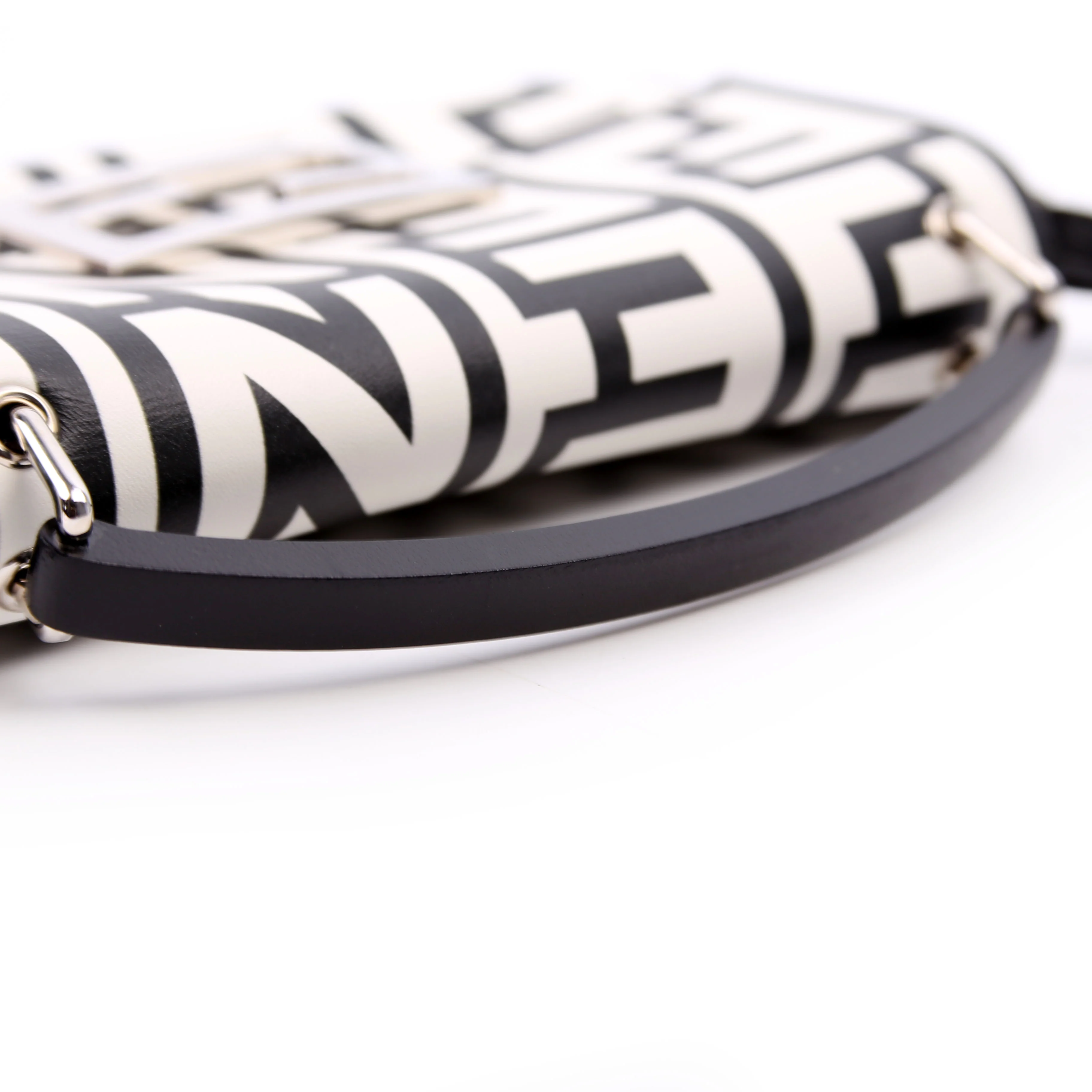 x Marc Jacobs Phone Baguette - Image 9