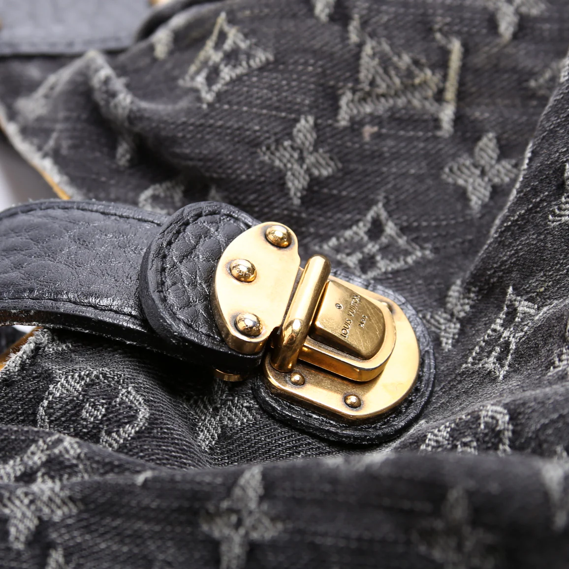 XL Denim Hobo Mahina - Image 7