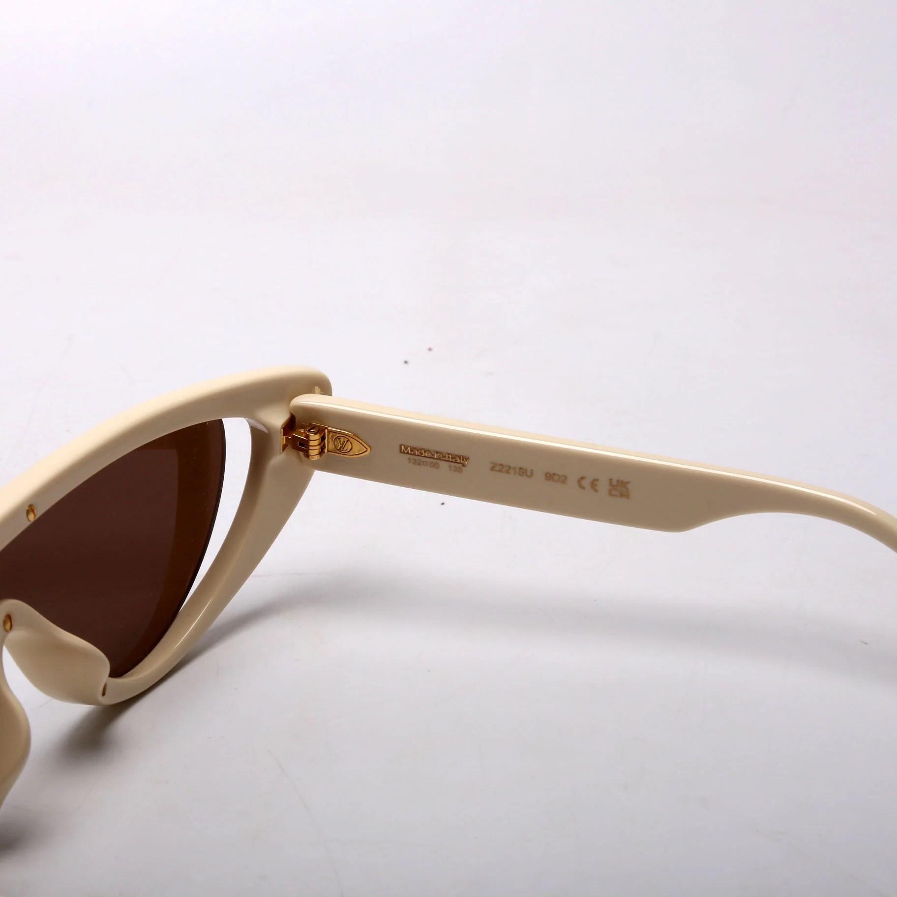 Z2218U Split Cat Eye Sunglasses Cream - Image 4