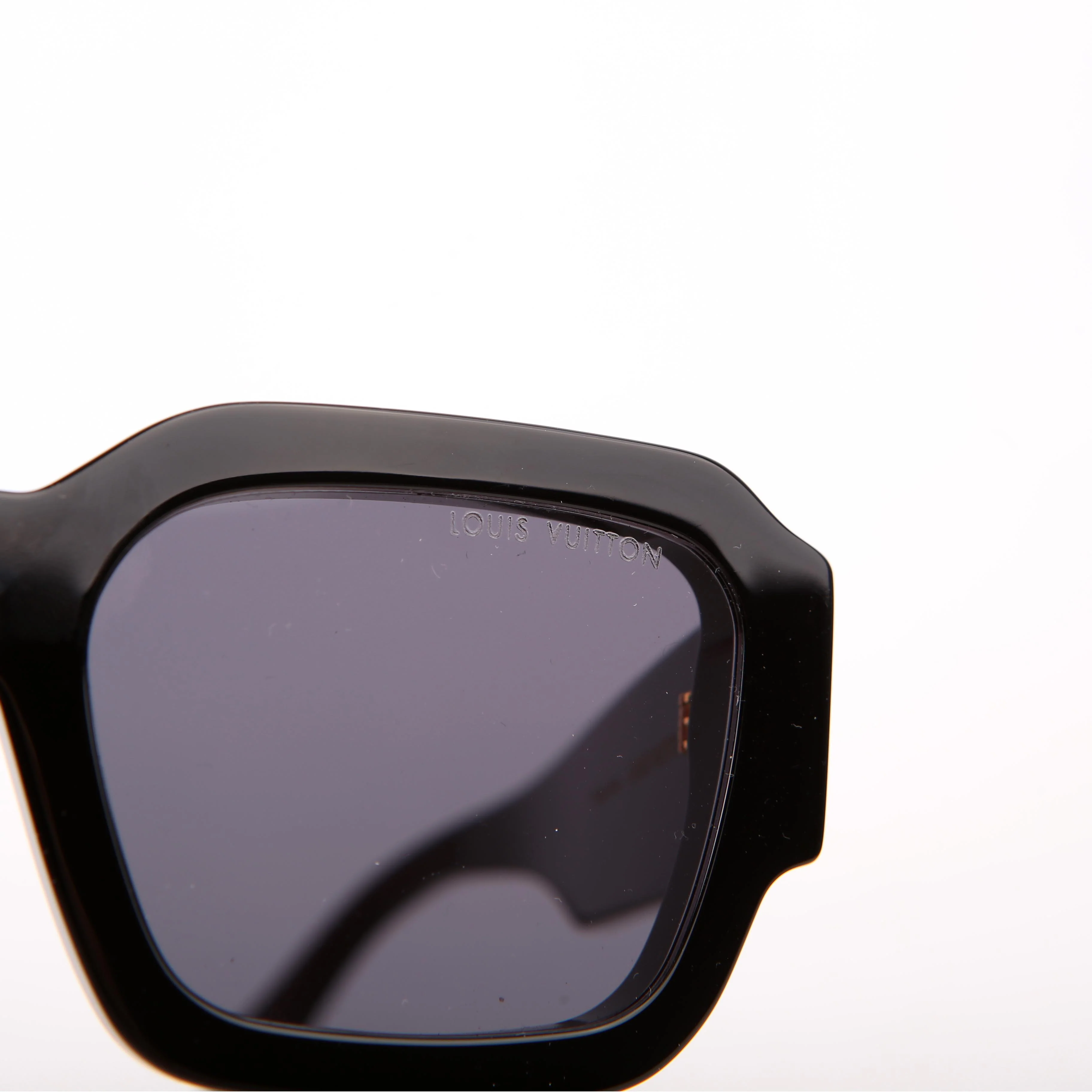 Z2611W LV Clash Round Square Sunglasses - Image 7