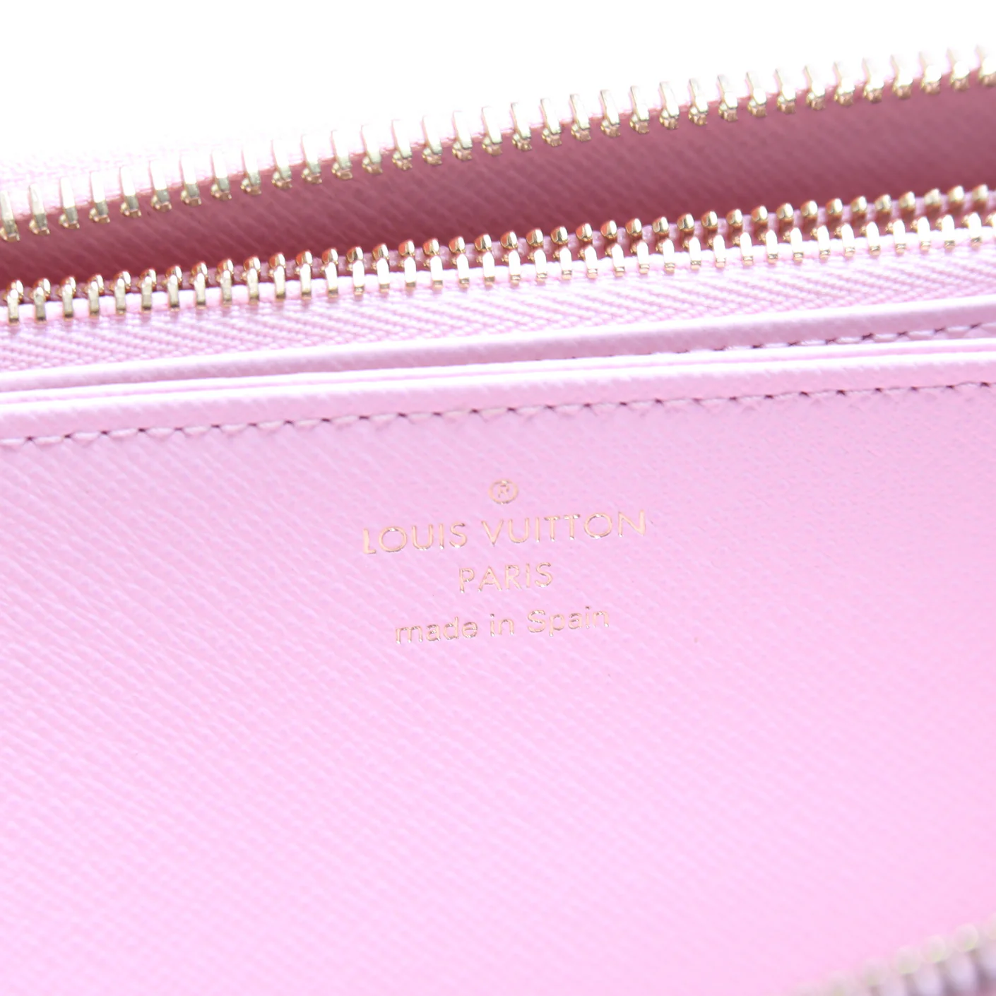 Zippy Wallet By The Pool - Image 8
