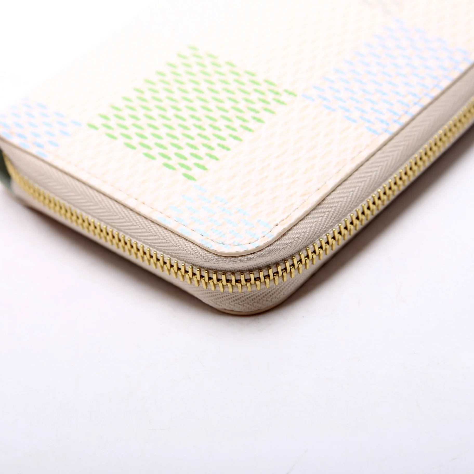 Zippy Wallet Giant Damier Pistachio - Image 6