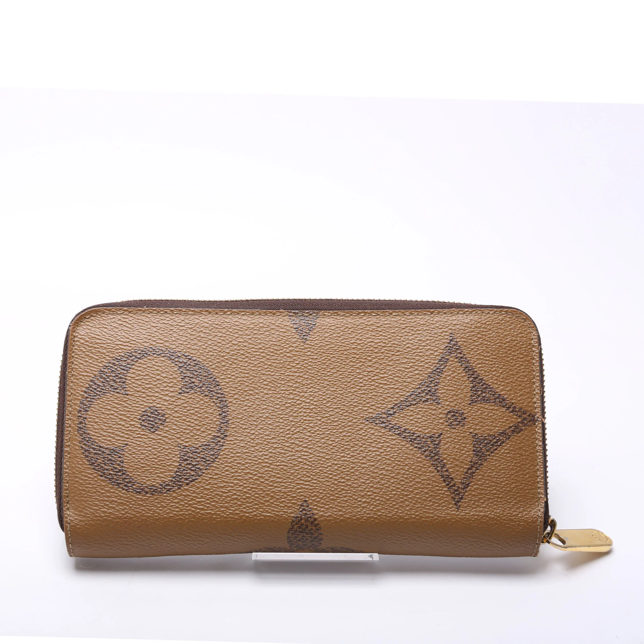 Zippy Wallet Giant Reverse Monogram - Image 2
