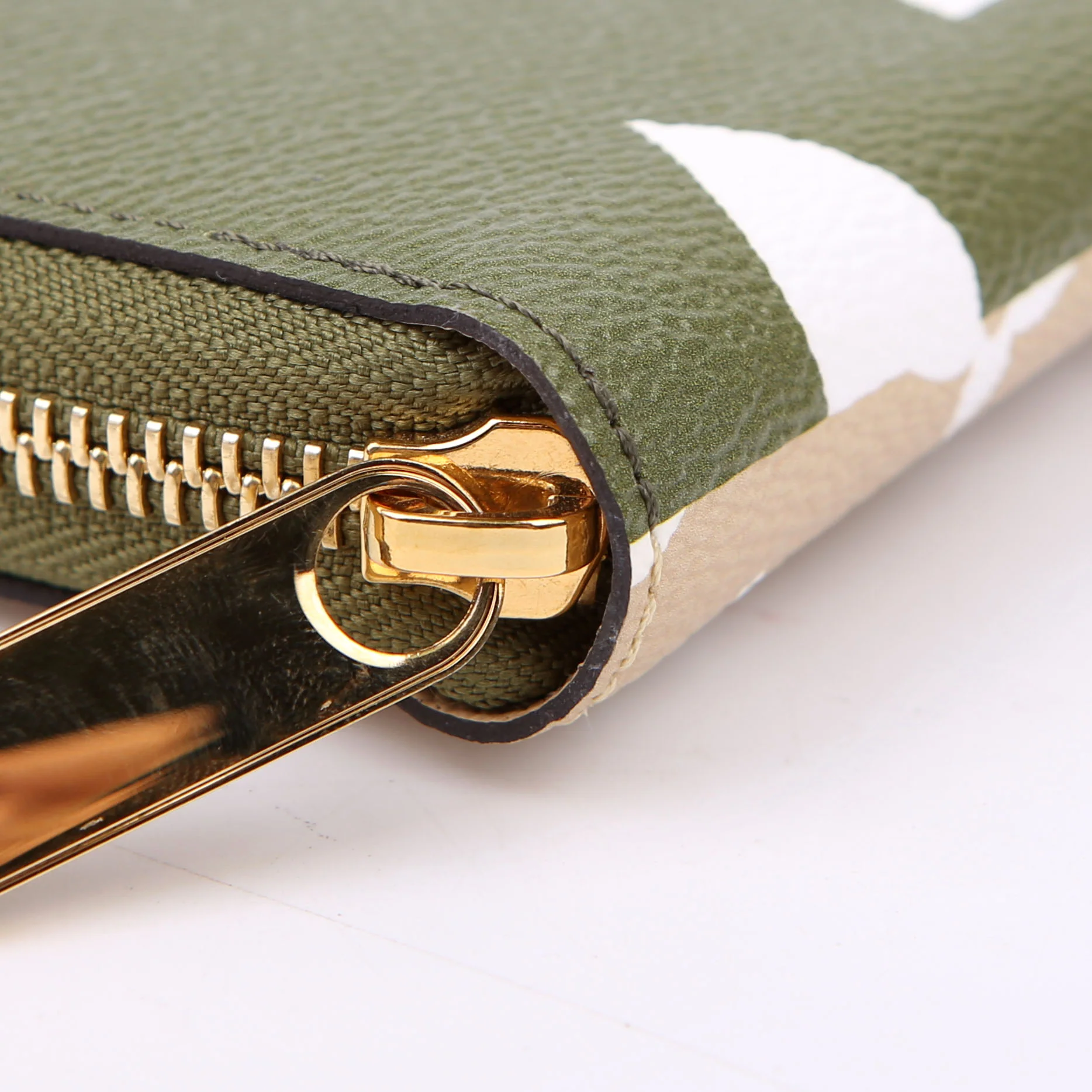 Zippy Wallet Giant Reverse Monogram Green - Image 5
