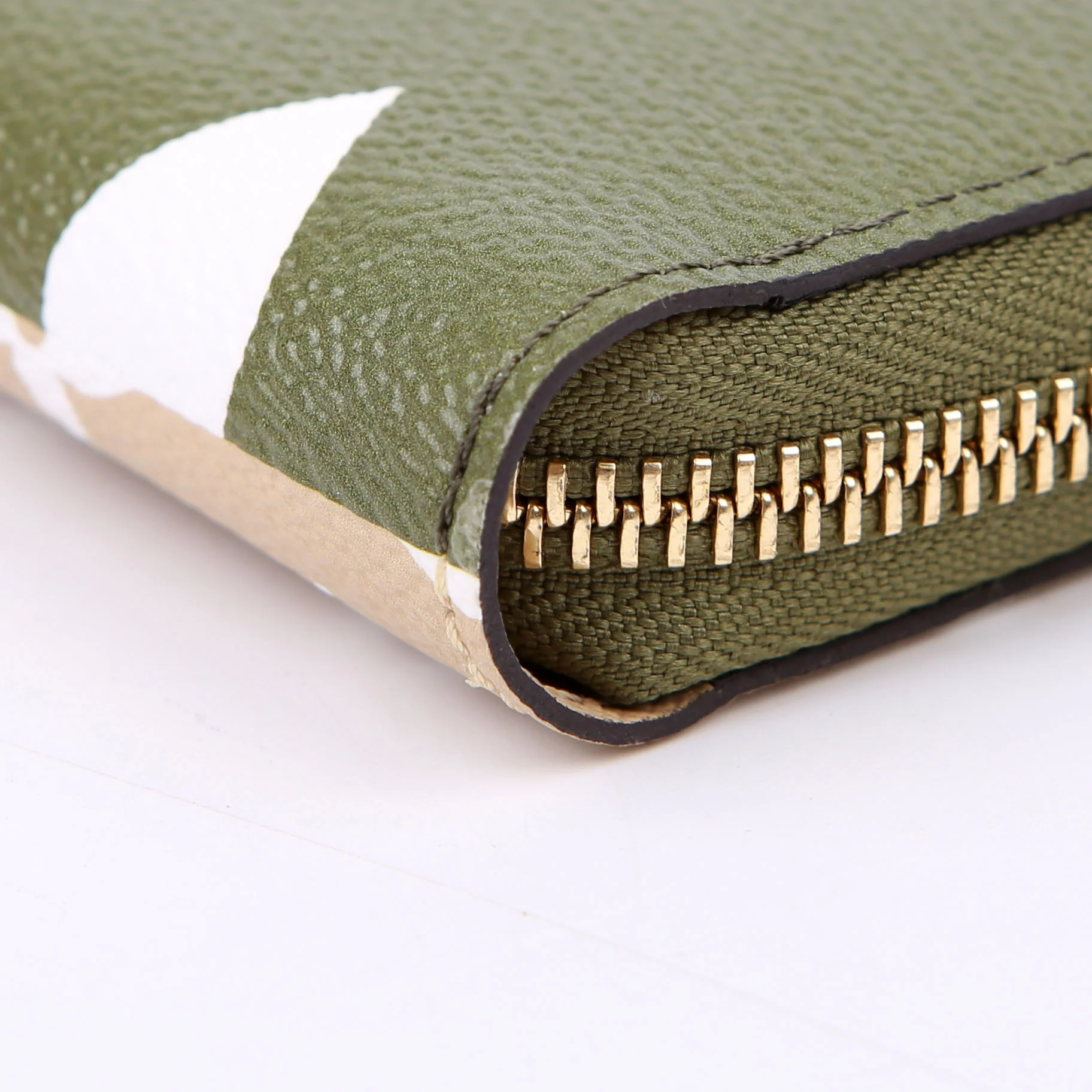 Zippy Wallet Giant Reverse Monogram Green - Image 6