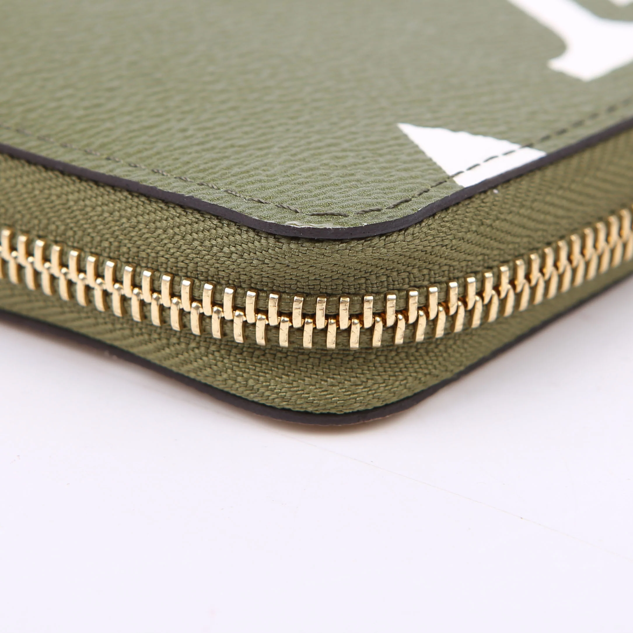 Zippy Wallet Giant Reverse Monogram Green - Image 7